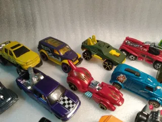 Lote 25 miniaturas Hot Wheels