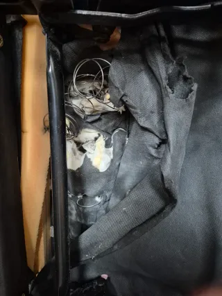 Sofá 3 plazas extensible muelles rotos.