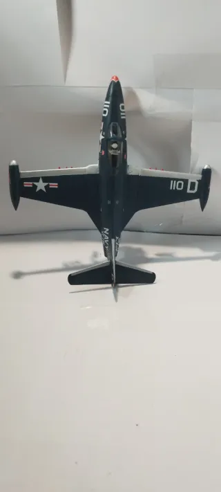 Maqueta F9F-2 Panther montada y pintada a mano
