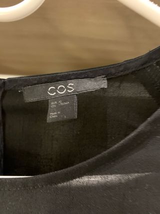 Blusa COS negra manga larga