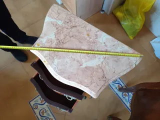 Mesita de noche antigua de madera y mármol