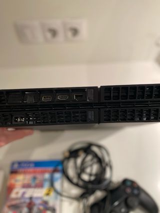 PS4 (PlayStation 4) Negra + The Crew 2deluxe mando