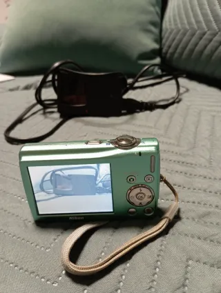 Cámara Nikon COOLPIX Verde 10MP 3x Zoom