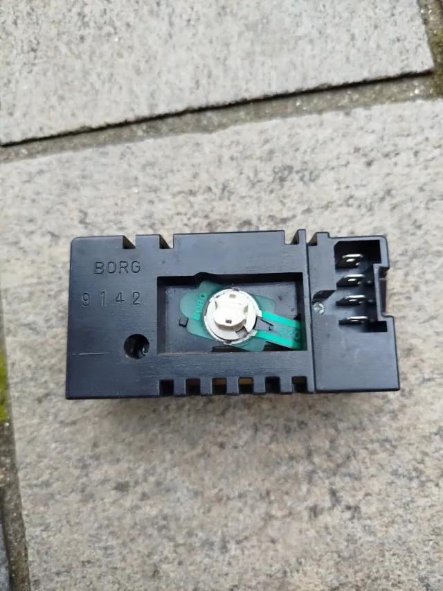 Reloj digital Borg Citroen AX fase 1 ZX BX 205 405