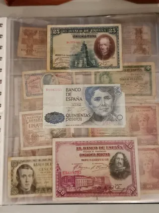 Álbum con 50 billetes del mundo