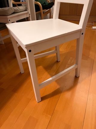 Mesa extensible blanca + 4 sillas