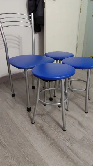 Juego de 3 taburetes y una silla
