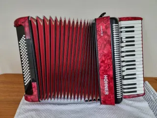 Acordeón Hohner Bravo III 80 bajos