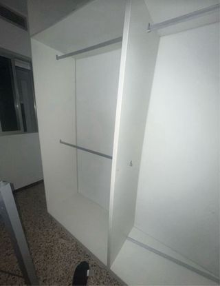 Vestidor modular blanco y metal