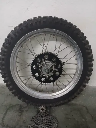 Rueda Trasera Suzuki RMX + Corona y Piñón