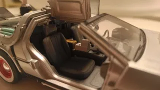 Delorean DMC coche de Regreso al Futuro III (1:24)