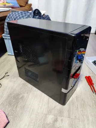 Torre PC Negra Antigua