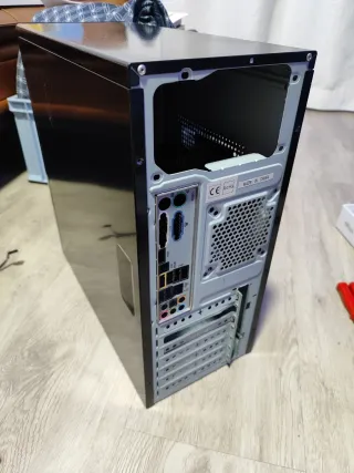 Torre PC Negra Antigua