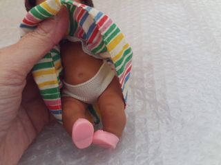 muñeca barriguitas negro, nuca pone 97, vestido or