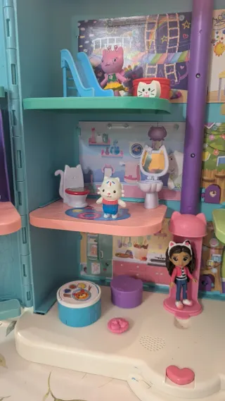 Casa de Gaby + figuras + diadema + accesorios