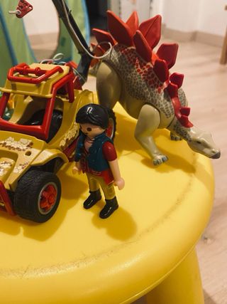 Playmobil 9432 Explorador con Estegosaurio