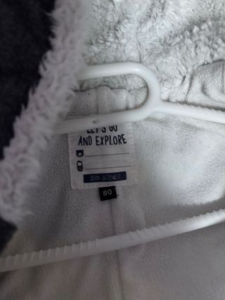 Buzo de bebé oso gris con capucha