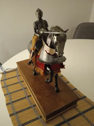 Figura guerrero a caballo