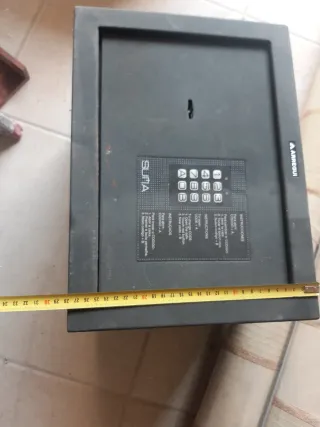 Caja Fuerte Metálica con Teclado Numérico