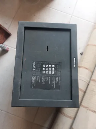 Caja Fuerte Metálica con Teclado Numérico
