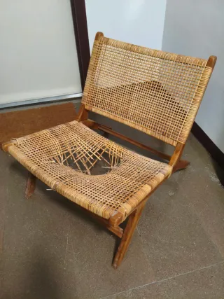 Sillón de ratán y madera para restaurar