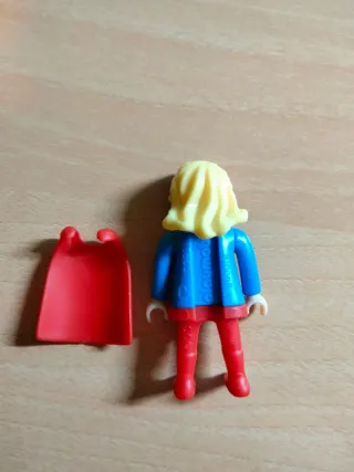 Playmobil Supergirl.