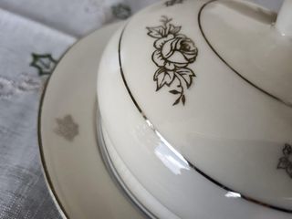 Burriera in porcellana con decori platino