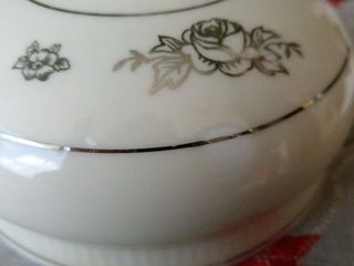 Burriera in porcellana con decori platino