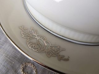 Burriera in porcellana con decori platino