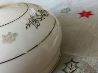 Burriera in porcellana con decori platino