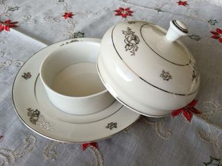 Burriera in porcellana con decori platino