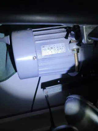 Máquina de coser industrial casi nueva