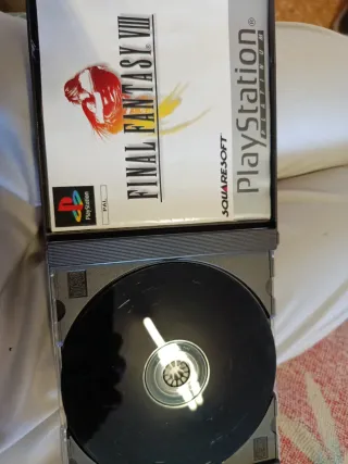 Consola PS1 y 3 juegos Final Fantasy