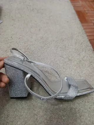 Zapatos de tacón Zara plateados talla 38