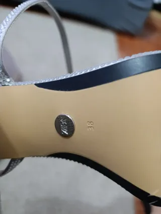 Zapatos de tacón Zara plateados talla 38