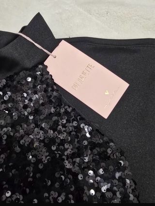 Vestido de fiesta negro elegante