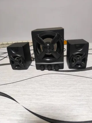 Altavoces PC 2.1 Negros