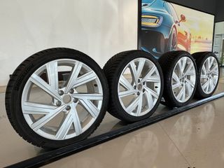 4 LLANTAS VOLKSWAGEN CON NEUMATICOS DE INVIERNO