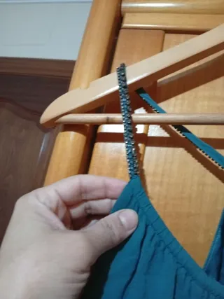 Vestido verde azulado con tirantes