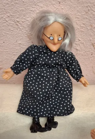 Muñeca Bruja Aburrida