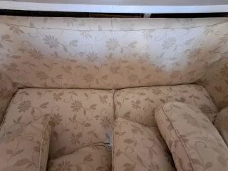 Sofá de 2 plazas tejido damasco beige