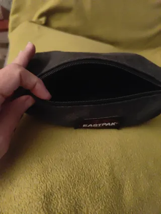 Estuche Eastpak gris