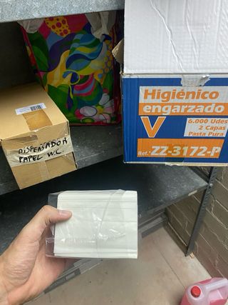 Dispensador Papel WC y papel WC