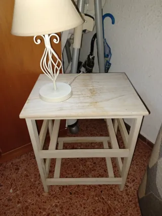 Mesita auxiliar de madera