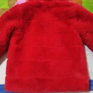 Chaqueta de pelo roja para niña