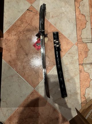 Katana decorativa metal y madera