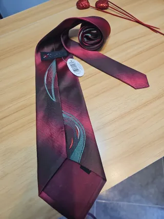 Corbata elegante morado y rojo