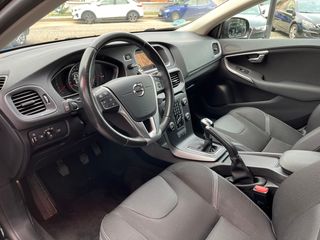 Volvo V40 D2 MOMENTUM 2019