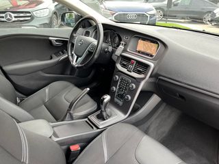 Volvo V40 D2 MOMENTUM 2019