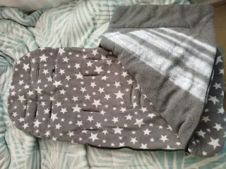 Saco de carro, bolso y ganchos.